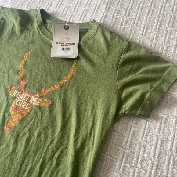 Realtree chevron deer olive top. - Picture 2 of 5